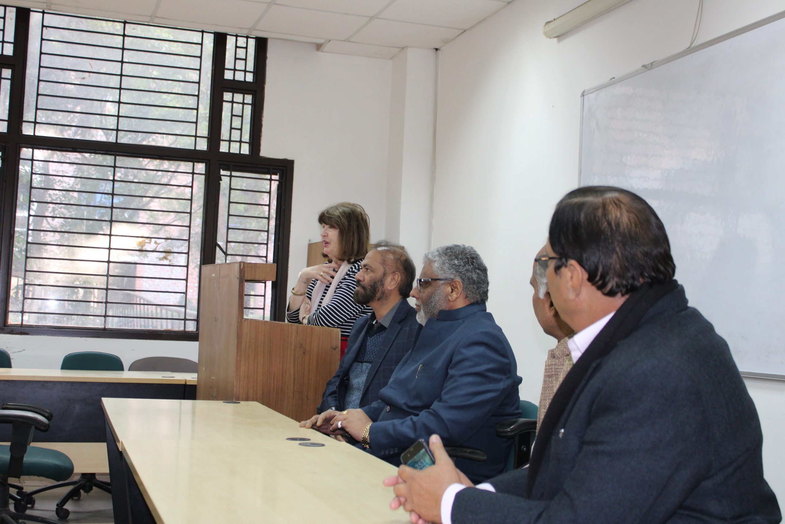 You are currently viewing روس کی ادیبہ ایرینا میکسی مینکو کاجے این یو میں استقبال